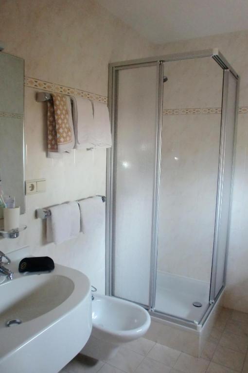 Hotel Viktoria Castelrotto Ruang foto